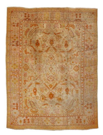 AN USHAK CARPET - photo 1