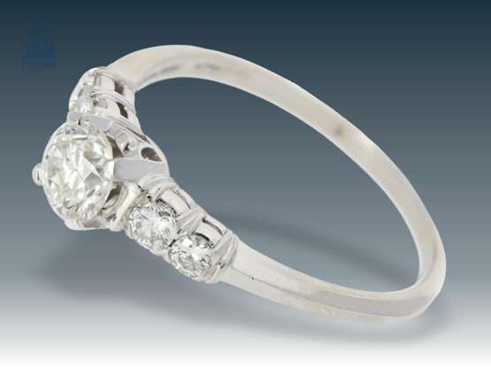 Ring: sehr hochwertiger Platin-Diamantring des amerikanischen Juweliers "Granat Bros", zusammen ca. 0,85ct - фото 2