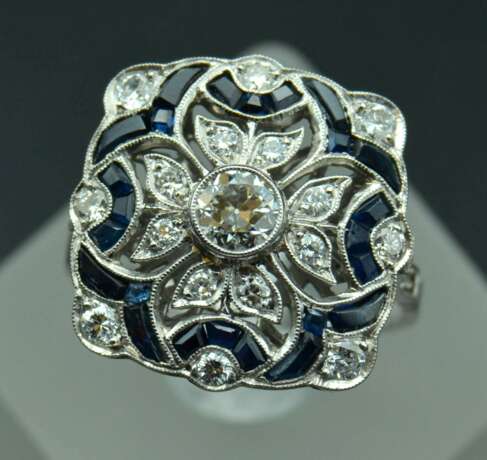 Platinum art-deco style ring with diamonds and sapphires Platinum Other style 21th century - photo 4