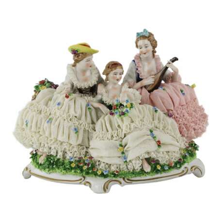 Unterweissbach. Groupe de porcelaine Concert sur l&amp;39;herbe. Porcelain Hand Painted Gilding 20th century - Foto 1