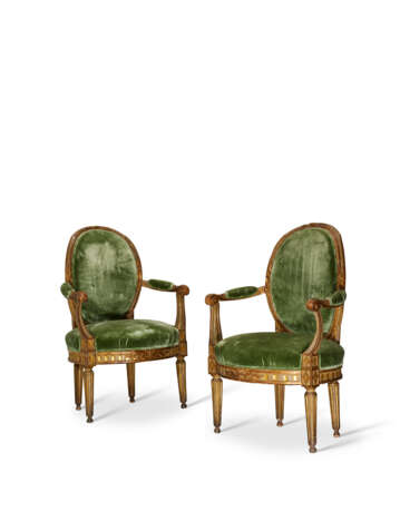 PAIRE DE FAUTEUILS D'ÉPOQUE NÉOCLASSIQUE - photo 1