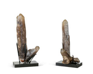 SUITE DE DEUX SPECIMENS DE QUARTZ FUMÉ