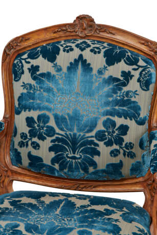 PAIRE DE FAUTEUILS À LA REINE À CHASSIS D'ÉPOQUE LOUIS XV - photo 5