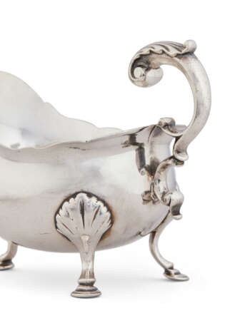 PAIRE DE SAUCIÈRES EN ARGENT D’ÉPOQUE GEORGE II - photo 3