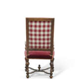 DIX CHAISES ET UN FAUTEUIL LOUIS XIV - photo 4