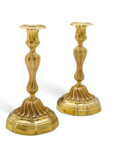 PAIRE DE FLAMBEAUX DE STYLE LOUIS XV