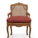 FAUTEUIL D'ÉPOQUE LOUIS XV - photo 1