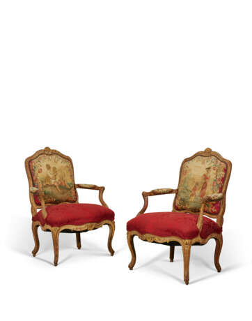 PAIRE DE FAUTEUILS À LA REINE D'ÉPOQUE LOUIS XV - Foto 1