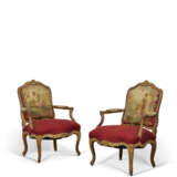 PAIRE DE FAUTEUILS À LA REINE D'ÉPOQUE LOUIS XV - Foto 1