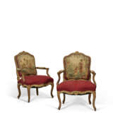 PAIRE DE FAUTEUILS À LA REINE D'ÉPOQUE LOUIS XV - Foto 2