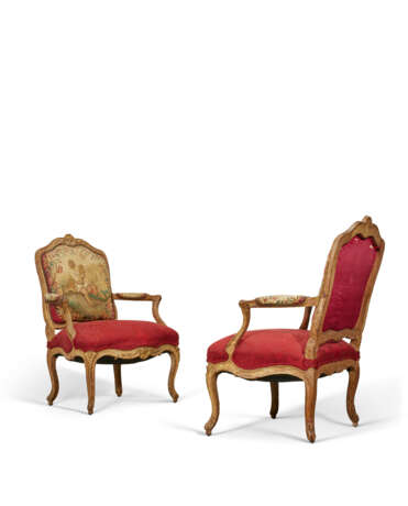 PAIRE DE FAUTEUILS À LA REINE D'ÉPOQUE LOUIS XV - Foto 4