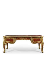 BUREAU PLAT DE STYLE LOUIS XV