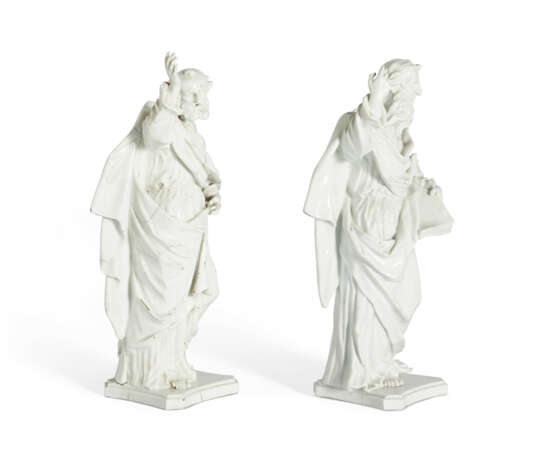 DEUX FIGURES D’APÔTRES EN PORCELAINE ÉMAILLÉE BLANCHE DANS LE STYLE DE MEISSEN, PROBABLEMENT DU XIXE SIECLE - photo 2