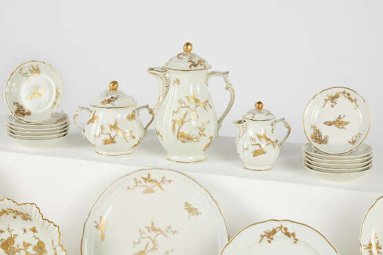 PARTIE DE SERVICE DE TABLE EN PORCELAINE DE LIMOGES (BERNARDAUD & CO) - photo 4