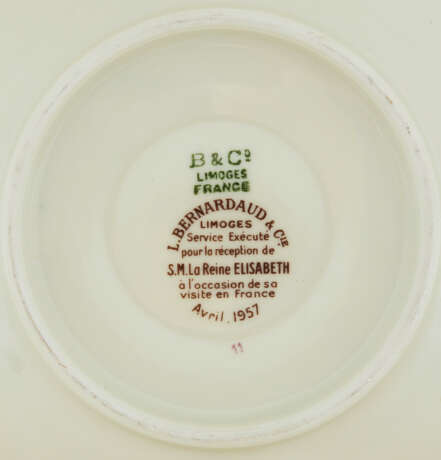 PARTIE DE SERVICE DE TABLE EN PORCELAINE DE LIMOGES (BERNARDAUD & CO) - photo 14