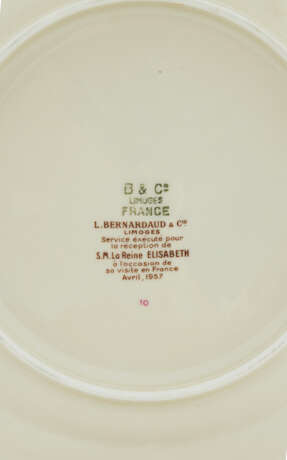 PARTIE DE SERVICE DE TABLE EN PORCELAINE DE LIMOGES (BERNARDAUD & CO) - photo 16