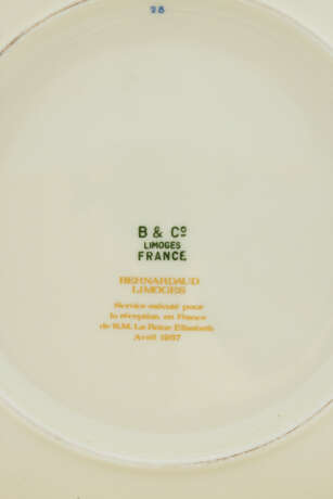 PARTIE DE SERVICE DE TABLE EN PORCELAINE DE LIMOGES (BERNARDAUD & CO) - photo 18