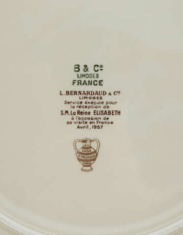 PARTIE DE SERVICE DE TABLE EN PORCELAINE DE LIMOGES (BERNARDAUD & CO) - photo 19