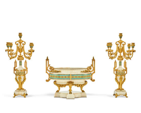 GARNITURE DE CHEMINÉE D'ÉPOQUE NAPOLÉON III - photo 1