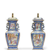 PAIRE DE VASES COUVERTS EN PORCELAINE DE LA FAMILLE ROSE, BLEU BLANC ET OR - photo 3