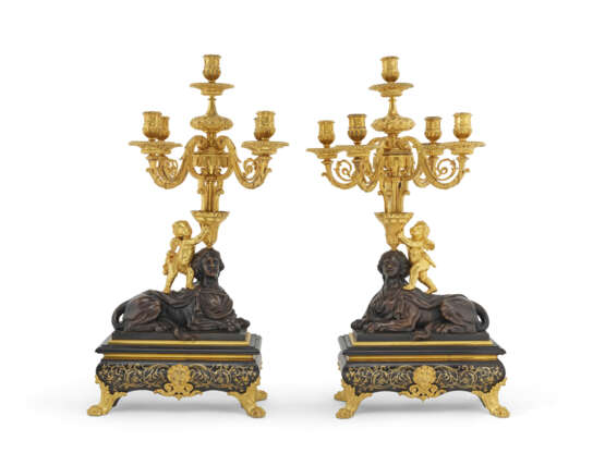 PAIRE DE CANDÉLABRES DE STYLE LOUIS XIV - Foto 1