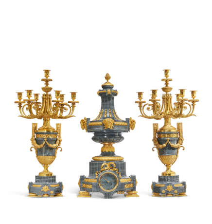 GARNITURE DE CHEMINÉE DE STYLE LOUIS XVI - photo 1