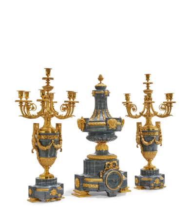 GARNITURE DE CHEMINÉE DE STYLE LOUIS XVI - photo 2