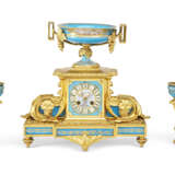 GARNITURE DE CHEMINÉE DE STYLE LOUIS XVI - photo 1