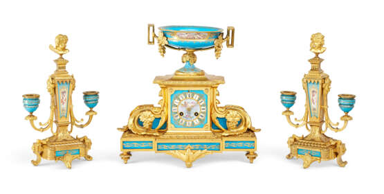 GARNITURE DE CHEMINÉE DE STYLE LOUIS XVI - photo 1