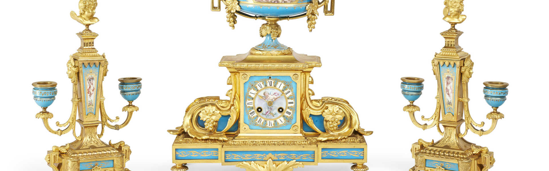 GARNITURE DE CHEMINÉE DE STYLE LOUIS XVI