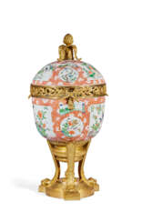 VASE MONTÉ DE STYLE LOUIS XVI