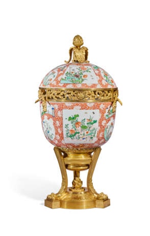 VASE MONTÉ DE STYLE LOUIS XVI - photo 3