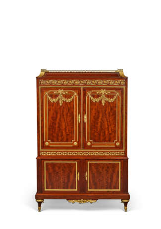 ARMOIRE D'ÉPOQUE NAPOLÉON III - photo 1