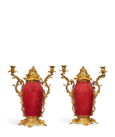 PAIRE DE CANDÉLABRES DE STYLE LOUIS XV - photo 3