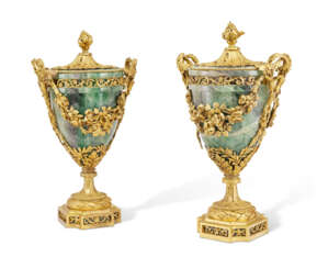 PAIRE DE VASES DE STYLE LOUIS XVI