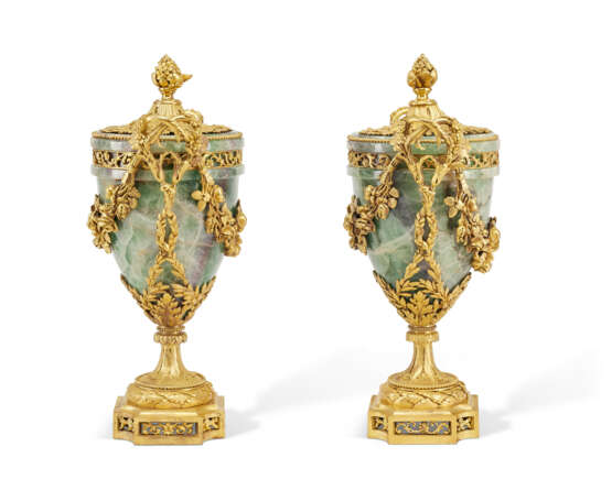 PAIRE DE VASES DE STYLE LOUIS XVI - Foto 3