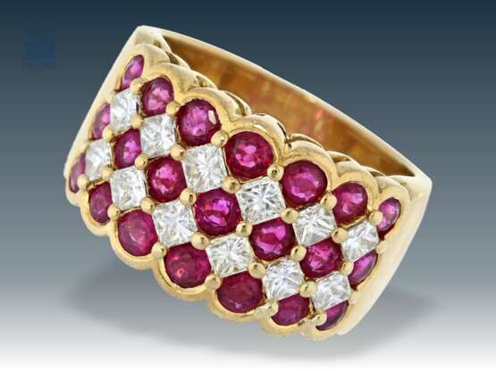 Ring: exklusiver, sehr dekorativer Rubin/Diamant-Goldschmiedering von Wempe mit Zertifikat, 18K Gold - photo 1