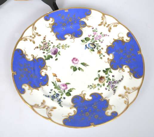 Decorative porcelain plate Flowers Porcelain Mid-19th century - photo 2