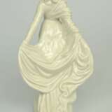 Figurine en porcelaine &laquo; Princesse g&eacute;orgienne Tamara &raquo; Porcelaine Mid-20th century - photo 4