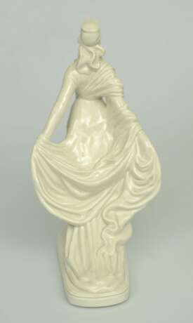 Figurine en porcelaine &laquo; Princesse g&eacute;orgienne Tamara &raquo; Porcelaine Mid-20th century - photo 4