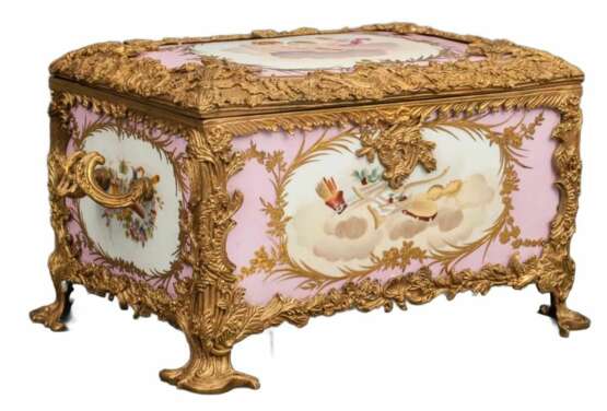 F. Gardner style Jewelry box Porcelain Louis-Philippe Carl X At the turn of 19th -20th century - photo 1