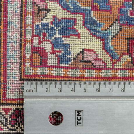 Orientteppich aus Seide. 20. Jahrhundert, ca. 196x130 cm. - Foto 4