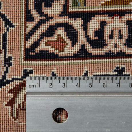 Orientteppich. PERSIEN, 20. Jahrhundert, ca. 144x100 cm. - фото 4
