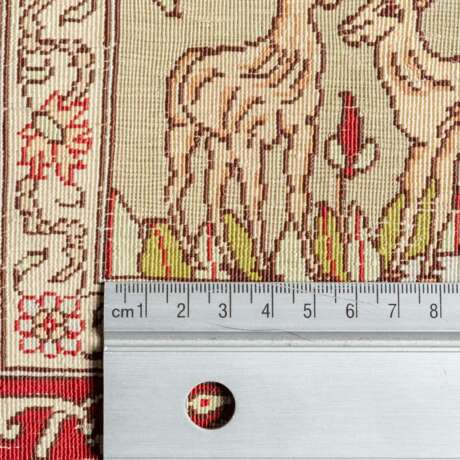 Orientteppich aus Seide. 20. Jahrhundert, ca. 94x64 cm. - photo 4