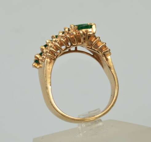 Bague en or avec &eacute;meraudes et diamants Or Other style At the turn of 19th -20th century - photo 3