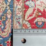 Orientteppich aus Seide. HEREKE, 20. Jahrhundert, ca. 87x58 cm. - фото 4