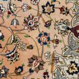 Orientteppich. TÄBRIZ/NORDWEST-IRAN, 20. Jahrhundert. 254x251 cm. - фото 6