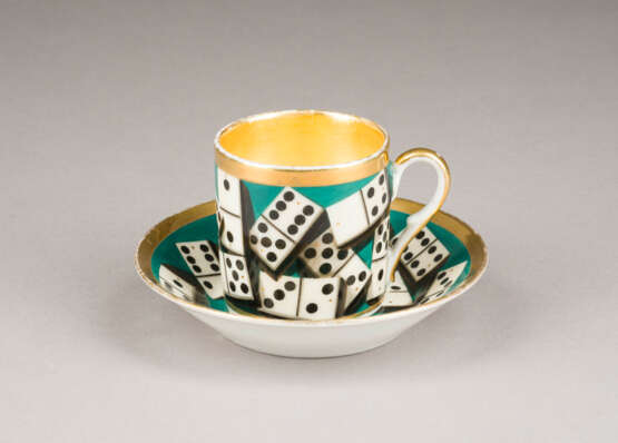 FEINE TASSE MIT UNTERTASSE MIT DOMINO-STEINEN - Foto 1