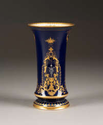 VASE MIT RELIEFGOLD