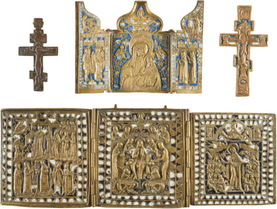 SAMMLUNG VON VIER BRONZE-IKONEN: KRUZIFIXE SOWIE ZWEI TRIPTYCHA MIT DARSTELLUNGEN CHRISTI UND DER G - photo 1